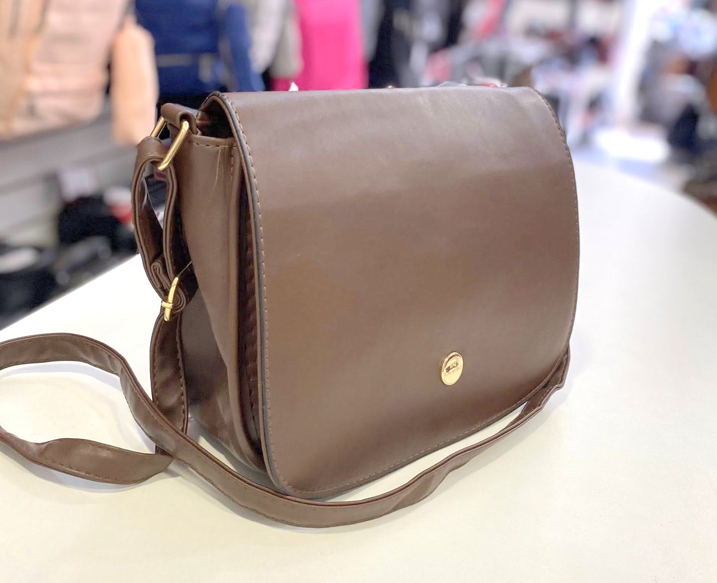 Bolsa transversal em couro ecológico